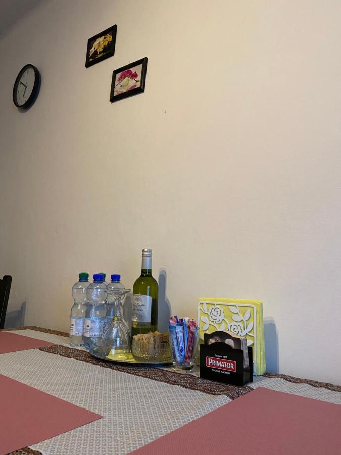 Pod Náchodským zámkem Apartamento Exterior foto