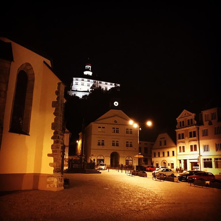 Pod Náchodským zámkem Apartamento Exterior foto