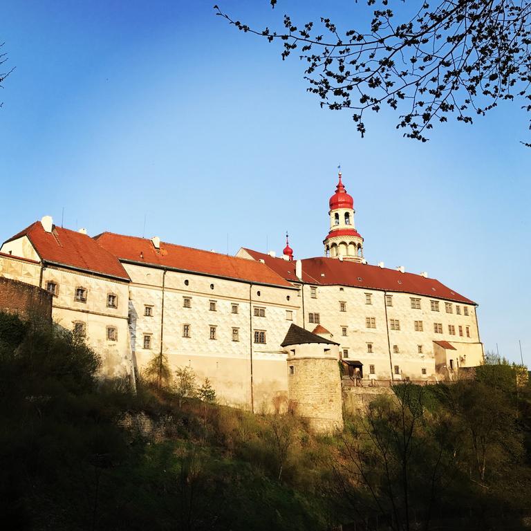 Pod Náchodským zámkem Apartamento Exterior foto